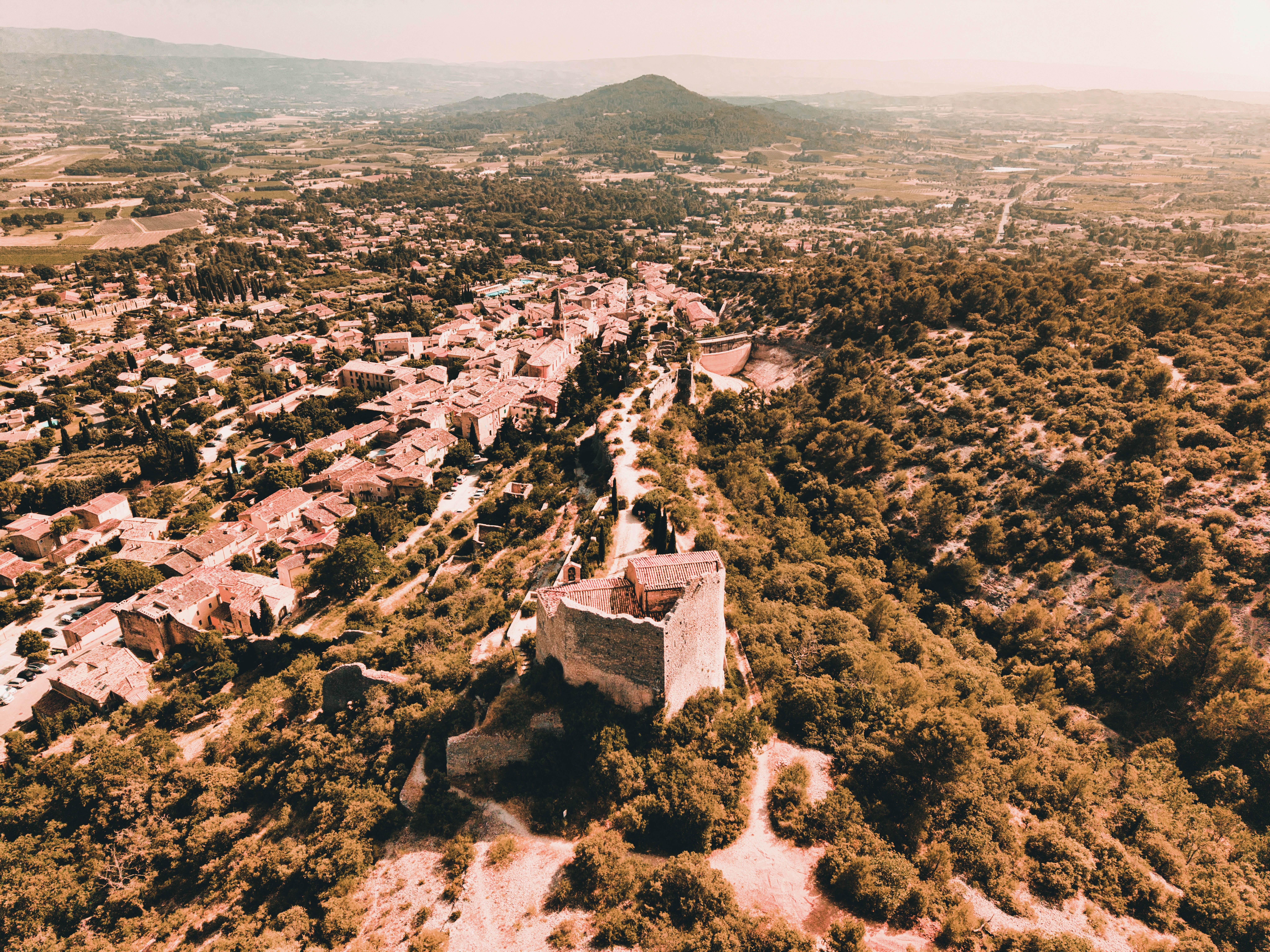 Château médiéval de Saint-Saturnin-lès-Apt et plateau d'Albion